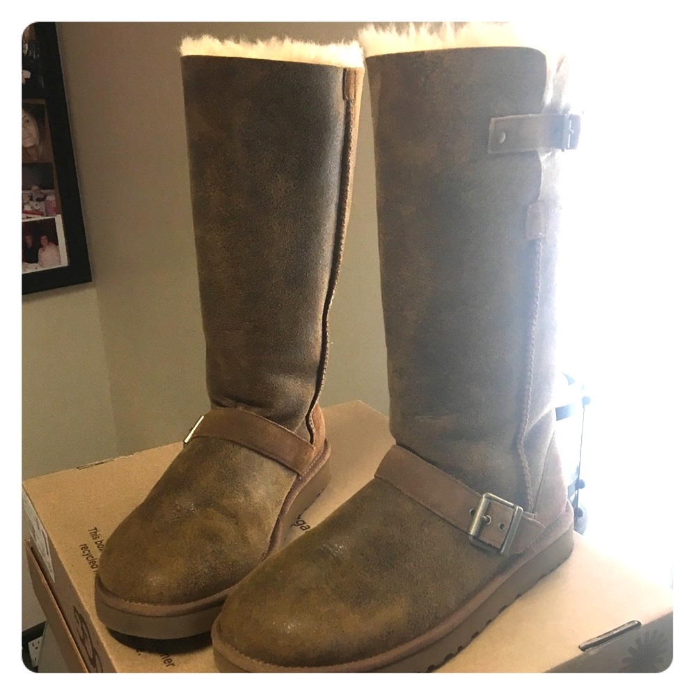 Size 9 UGG Classic Tall Dylan Never Worn w/buckles